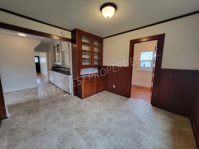 Building Photo - 329 SE 79th Ave
