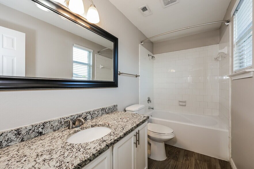 Building Photo - 1820 Berkley Dr