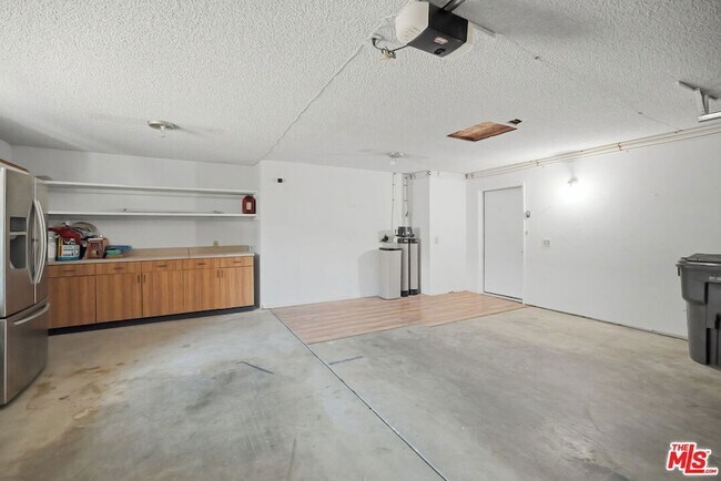 Building Photo - 52275 Avenida Vallejo