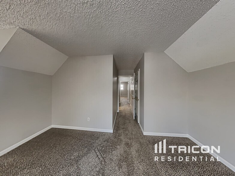 Building Photo - 579 Stratford Dr