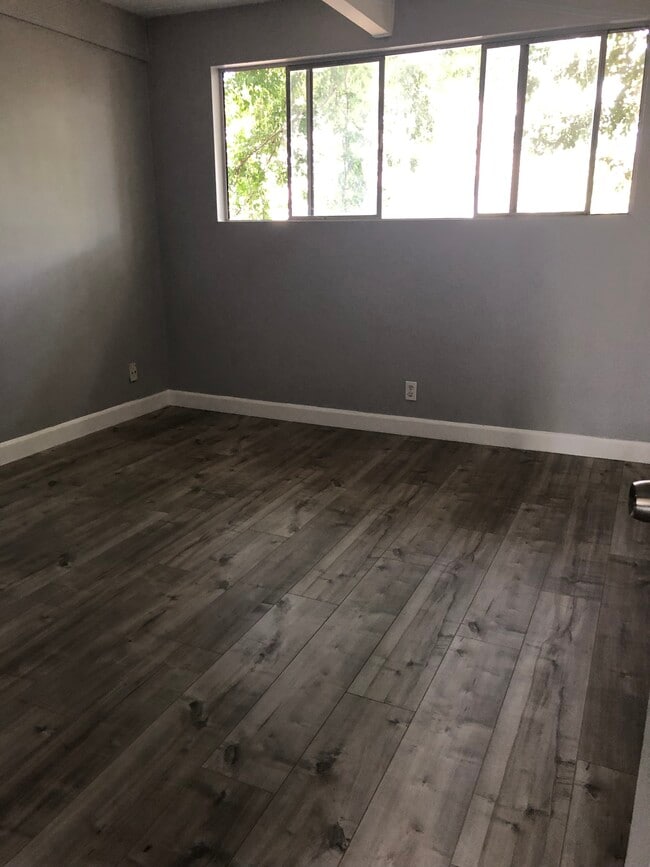 Building Photo - 992 Emerson St