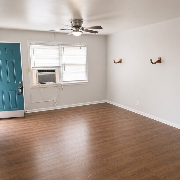 Building Photo - 208 12th Ave N