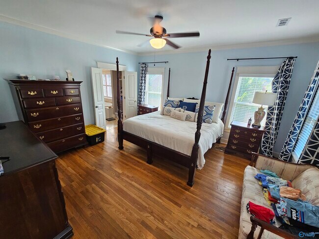 Building Photo - 3002 Brook Park Dr SE