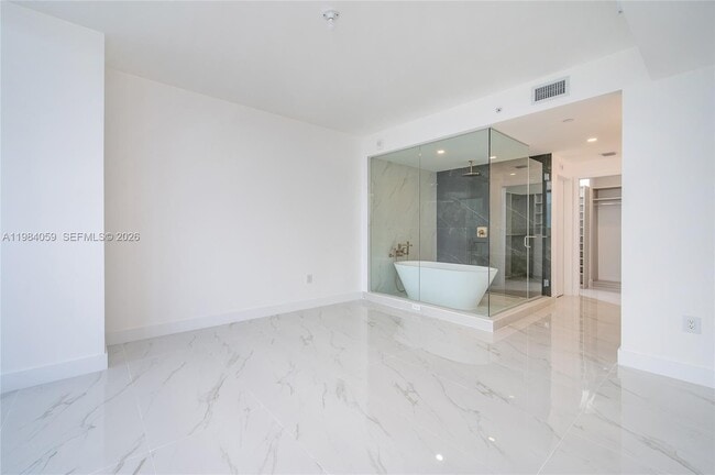 Building Photo - 700 NE 24th St