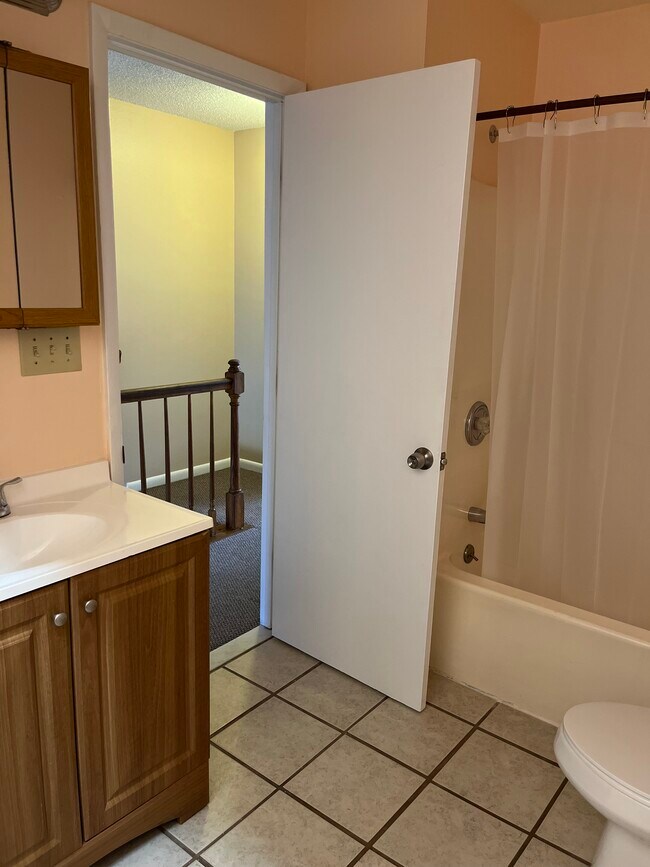 Building Photo - 1208 Pinegrove Dr