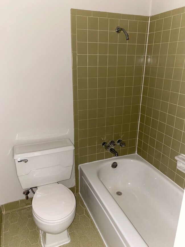 Building Photo - 5155 Wayneland Dr