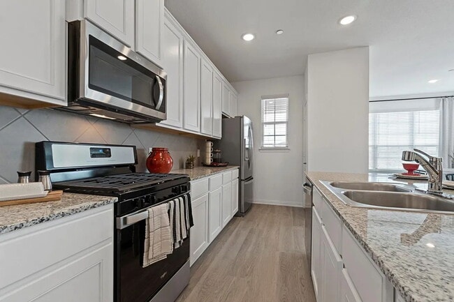 Building Photo - Ready to lease 3 Beds, 2.5 baths Townhome in the Community of Cloverleaf Crossing in Mesquite, TX.