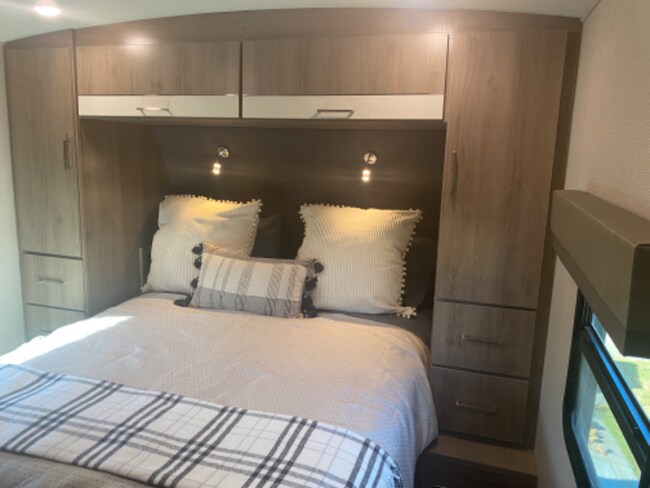 Building Photo - 3 Vía Ventana