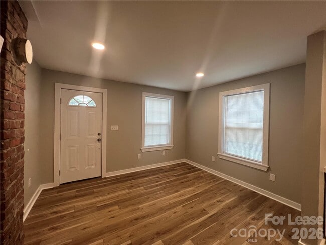 Building Photo - 534 N Church St