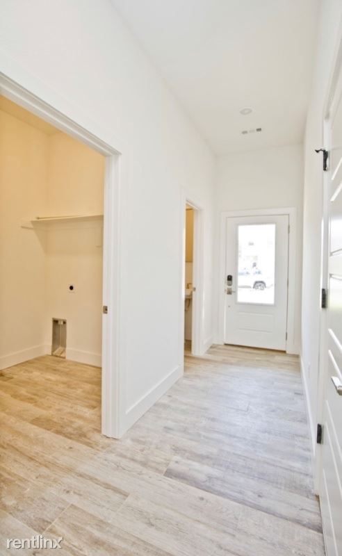 Building Photo - 4 br, 2.5 bath House - 2738 Livingston Square