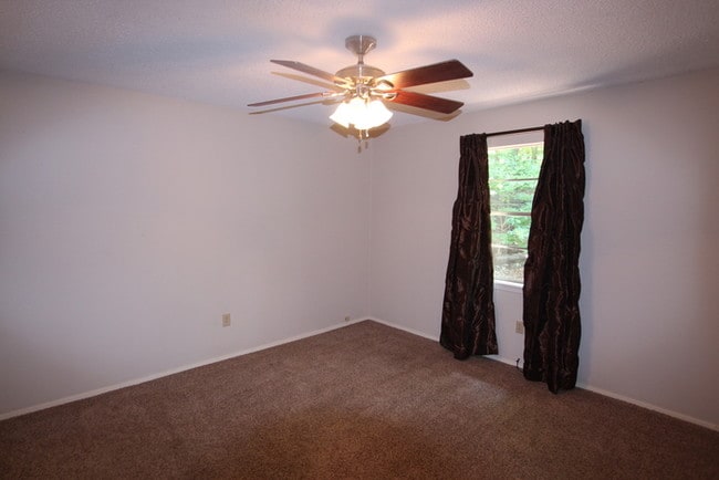 Building Photo - Charming home on Brooks Lake!