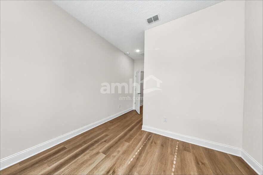 Building Photo - 97001 Blackrock Cv Wy