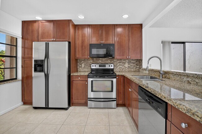 Building Photo - 9264 Vista Del Lago