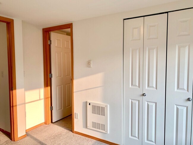 Building Photo - 12043 33rd Ave NE