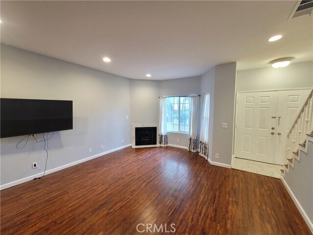 Building Photo - 5730 Vineland Ave