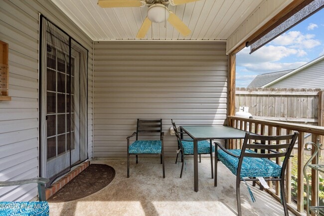 Building Photo - 1006 Hollyfield Ct