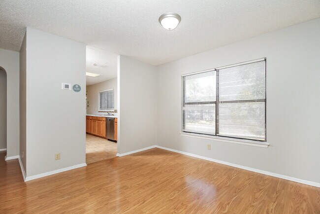 Building Photo - 6854 Park Haven