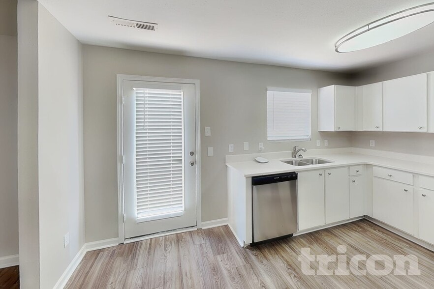 Building Photo - 758 Sinclair Dr