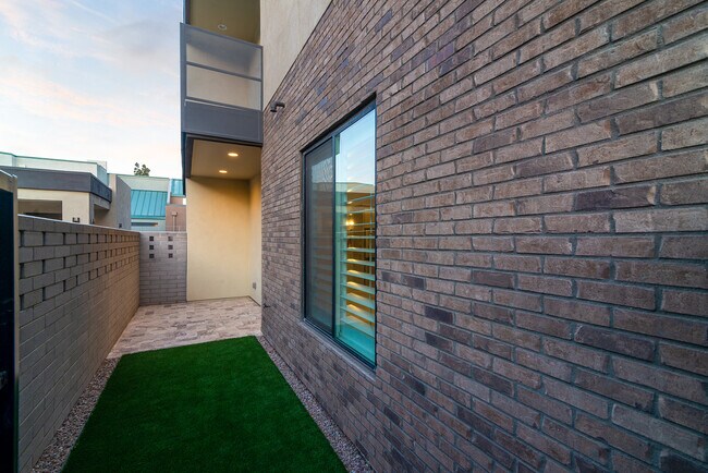 Back Patio - 901 S Smith Rd