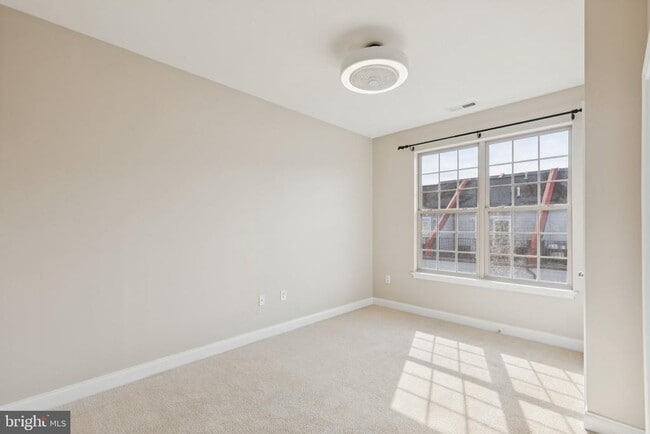 Building Photo - 105 Captains Way