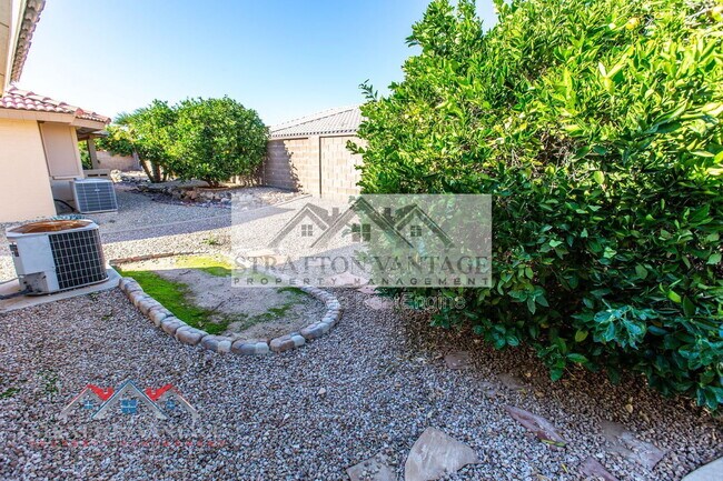 Building Photo - 10864 E Lindner Ave