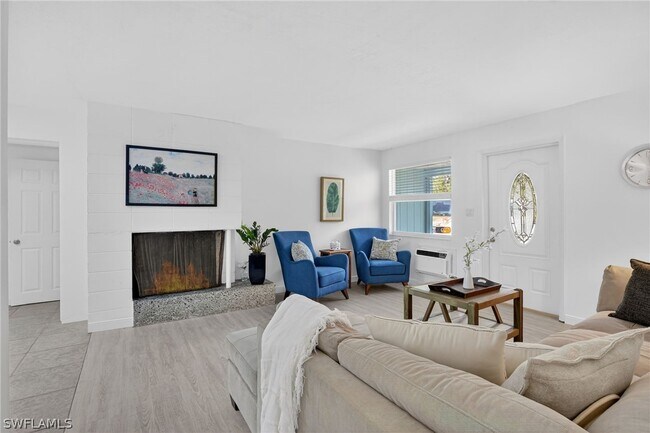 Building Photo - 1189 6th Ln N