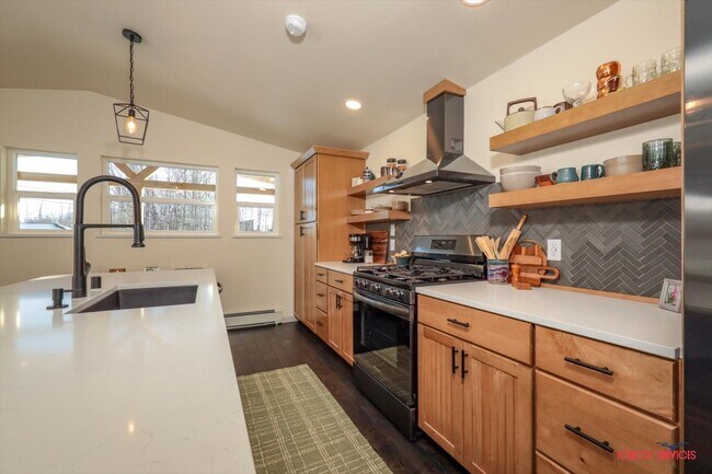 Building Photo - 7427 Twin Lakes Dr