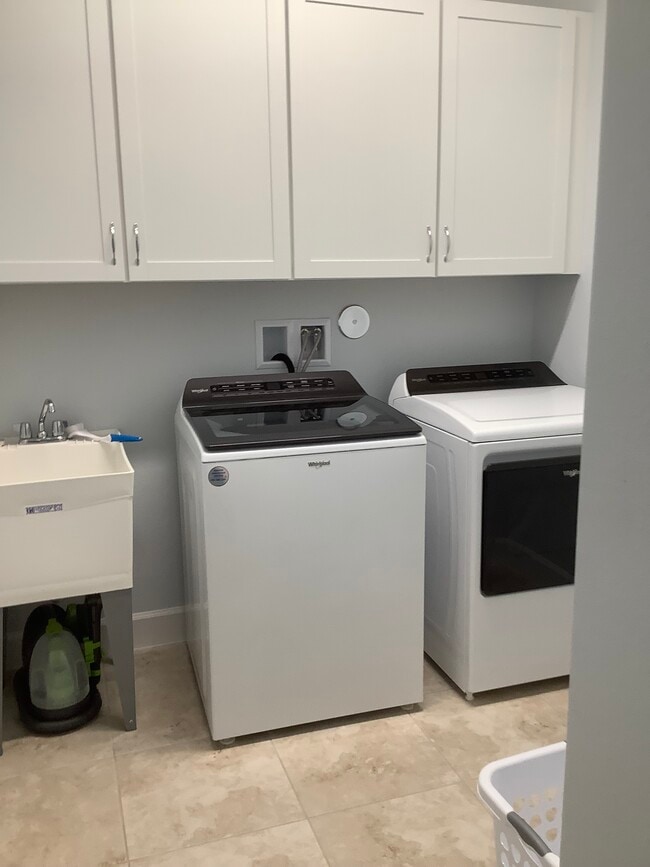 Building Photo - 424 Tropics Ave