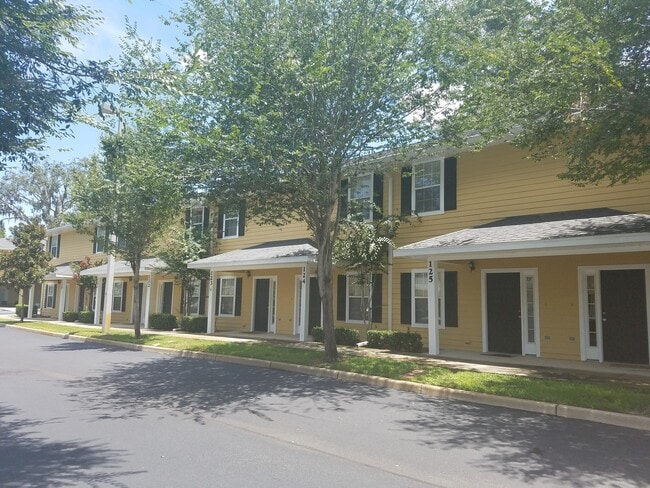 Building Photo - 2933 SW 35th Pl