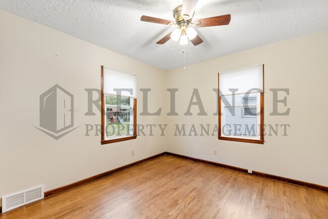 Building Photo - 2310 S Vine St