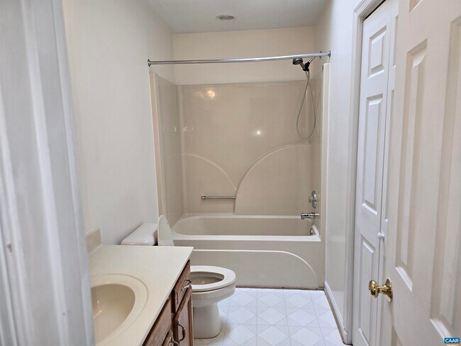 Building Photo - 259 Spring Oaks Ln