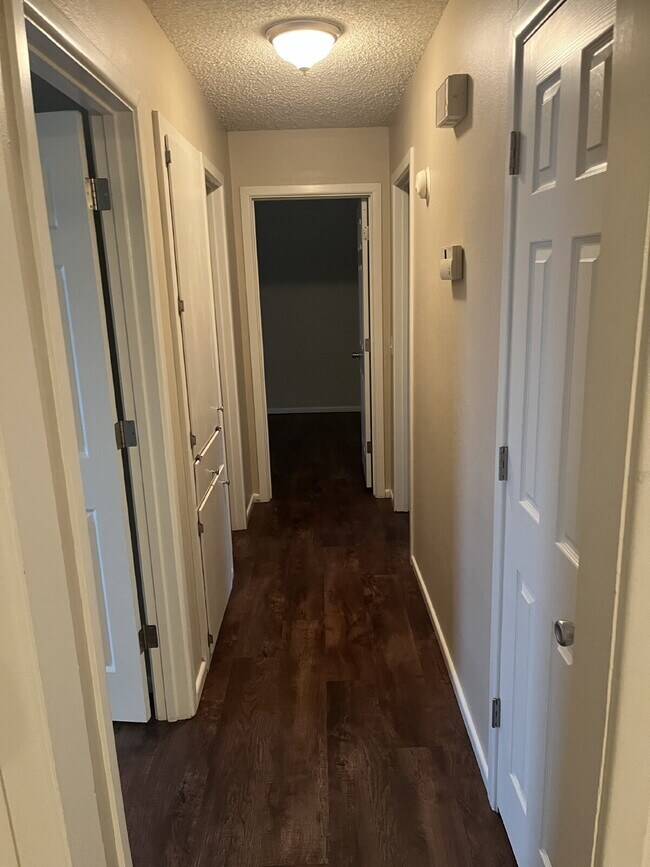 Building Photo - "Charming 3-Bedroom with 2 Full Baths in L...