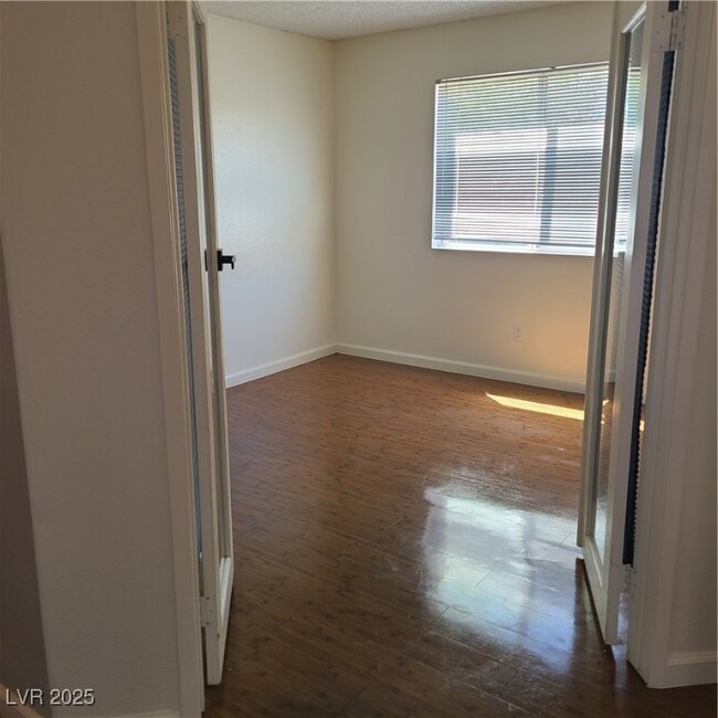 Building Photo - 636 Yacht Harbor Dr