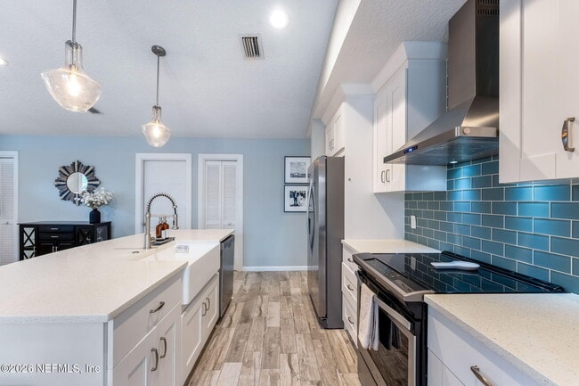 Building Photo - 1170 19th St N