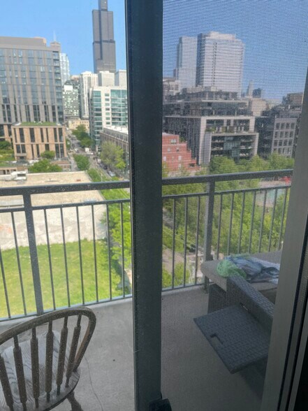 Building Photo - 950 W Monroe St