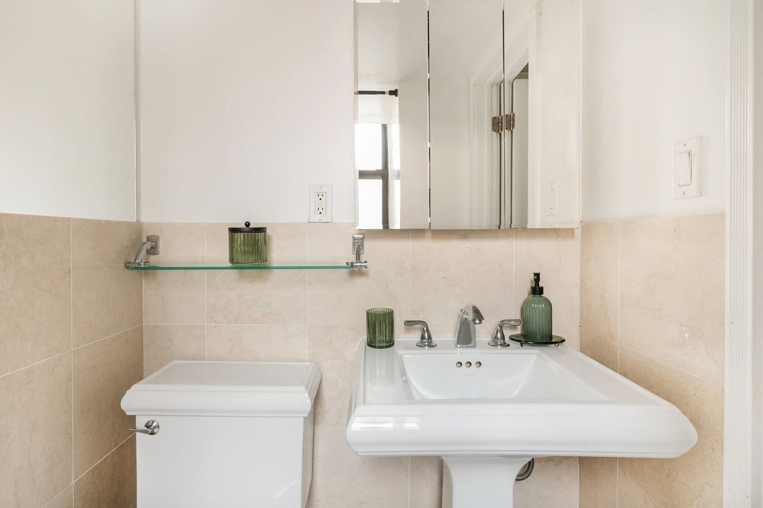 Building Photo - 234 Mott St