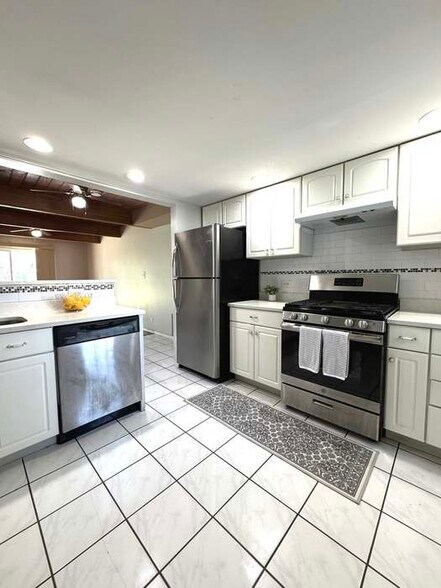Building Photo - 347 Meadow Green Ln
