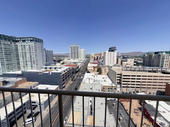 Building Photo - Riverwalk Tower 2 Bedroom Condo - 2 Parking Spaces/Private Laundry