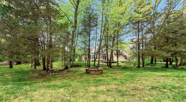 Building Photo - 244 Watch Hill Rd