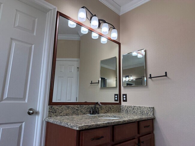 Building Photo - Gorgeous 5 bedrooms, 4 bath, 3 car garage single family home in Clermont
