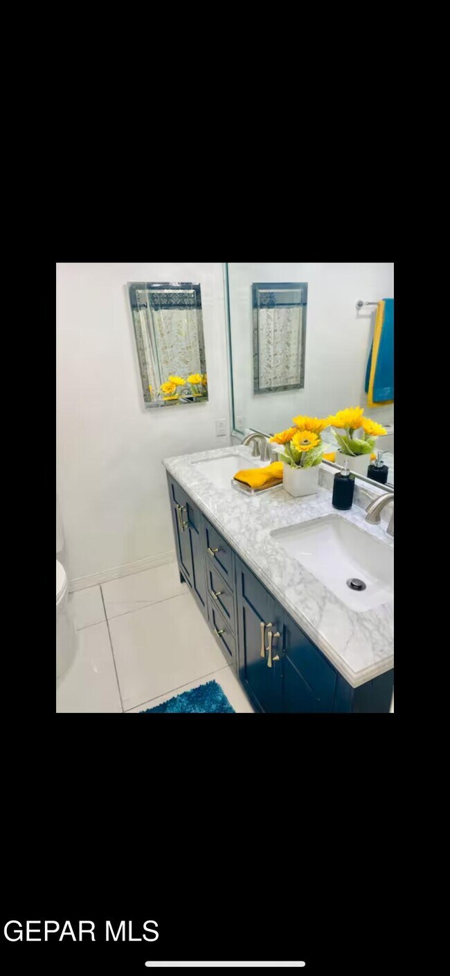 Building Photo - 350 Thunderbird Dr