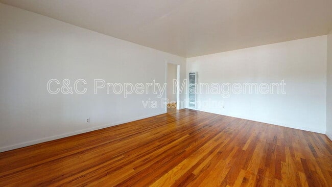 Building Photo - 429 Reindollar Ave