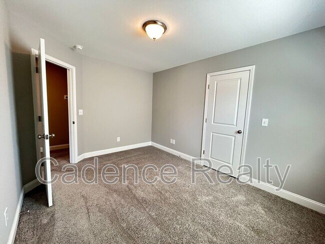 Building Photo - 1543 Grey Cliff Run