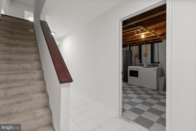 Building Photo - 1550 McLean Commons Ct