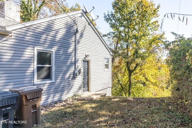 Building Photo - 602 Lookout Ct SE