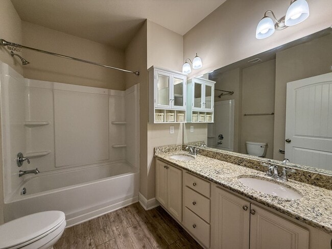 Building Photo - Spacious 4 bedroom 2.5 bath Home for Rent ...