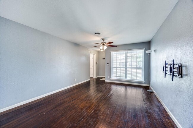 Building Photo - 8935 Clearwater Dr