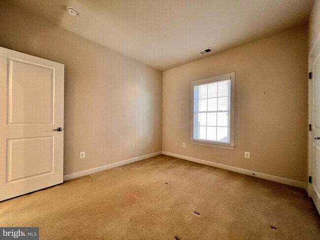 Building Photo - 376 Parkview Ave