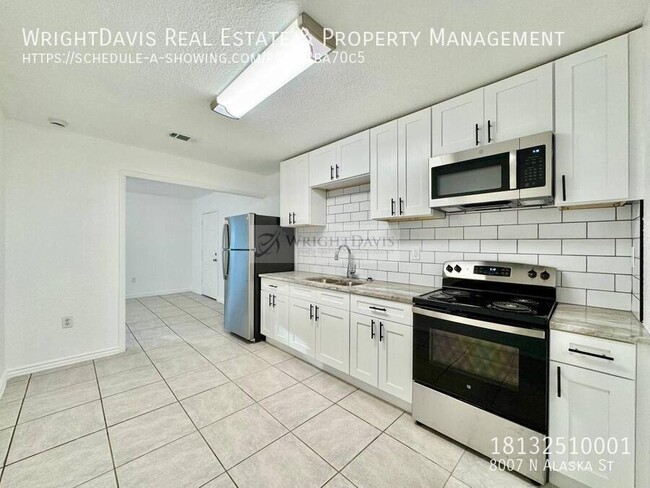 Building Photo - Beautifully Renovated 2/1 in Tampa!