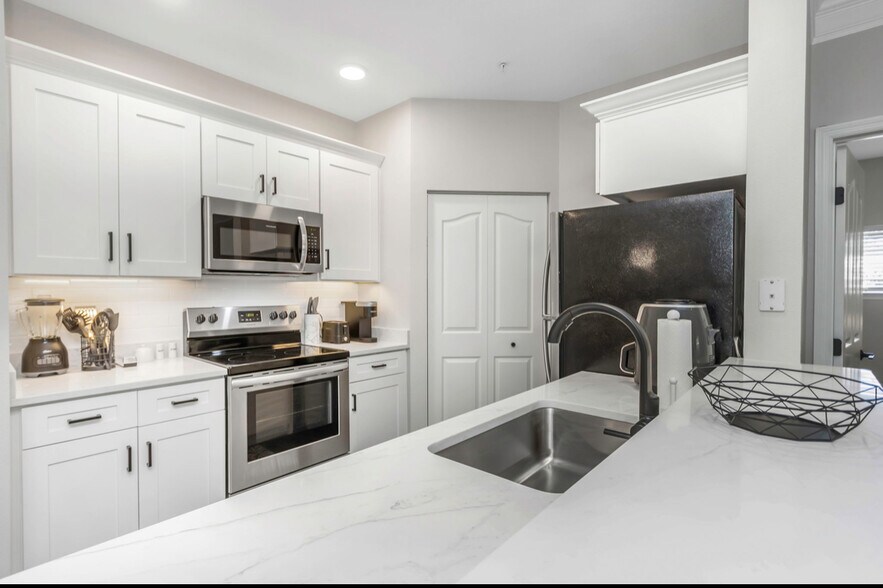 Building Photo - 4207 S Dale Mabry Hwy